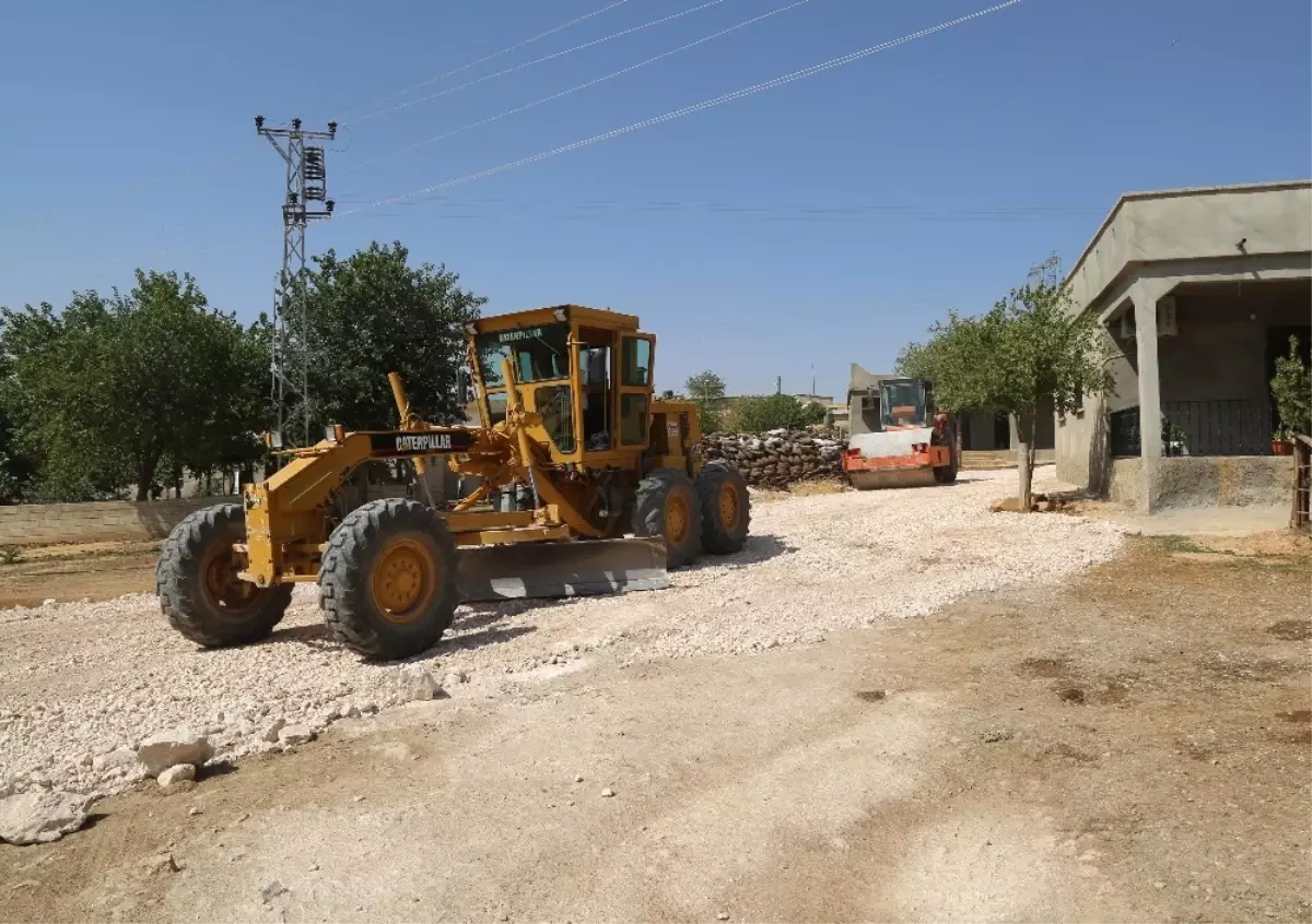 İlçe Merkezine 80 Kilometre Uzaklıktaki Mahallelere de Yol Götürülüyor