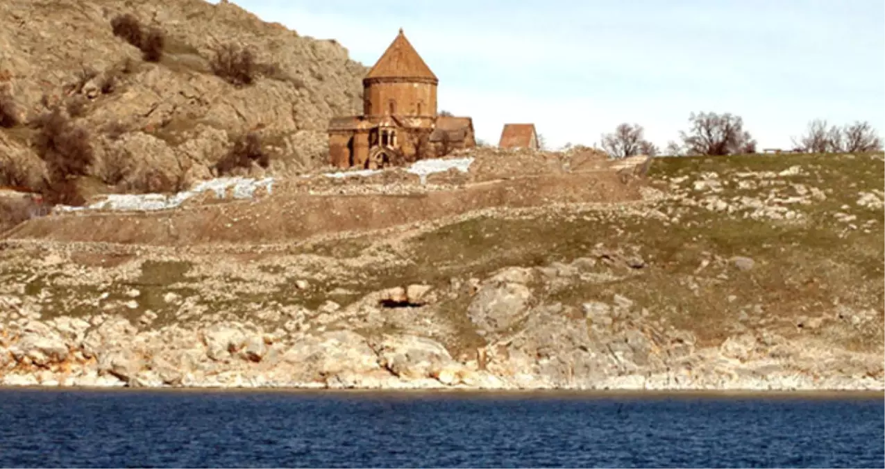 İran, 629 Yıldır Elinde Bulundurduğu Kilise Çanını Türkiye\'ye İade Edecek