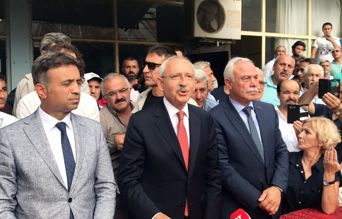 Kavgayı Bırakalım, Köylünün Fındığına Bakalım"