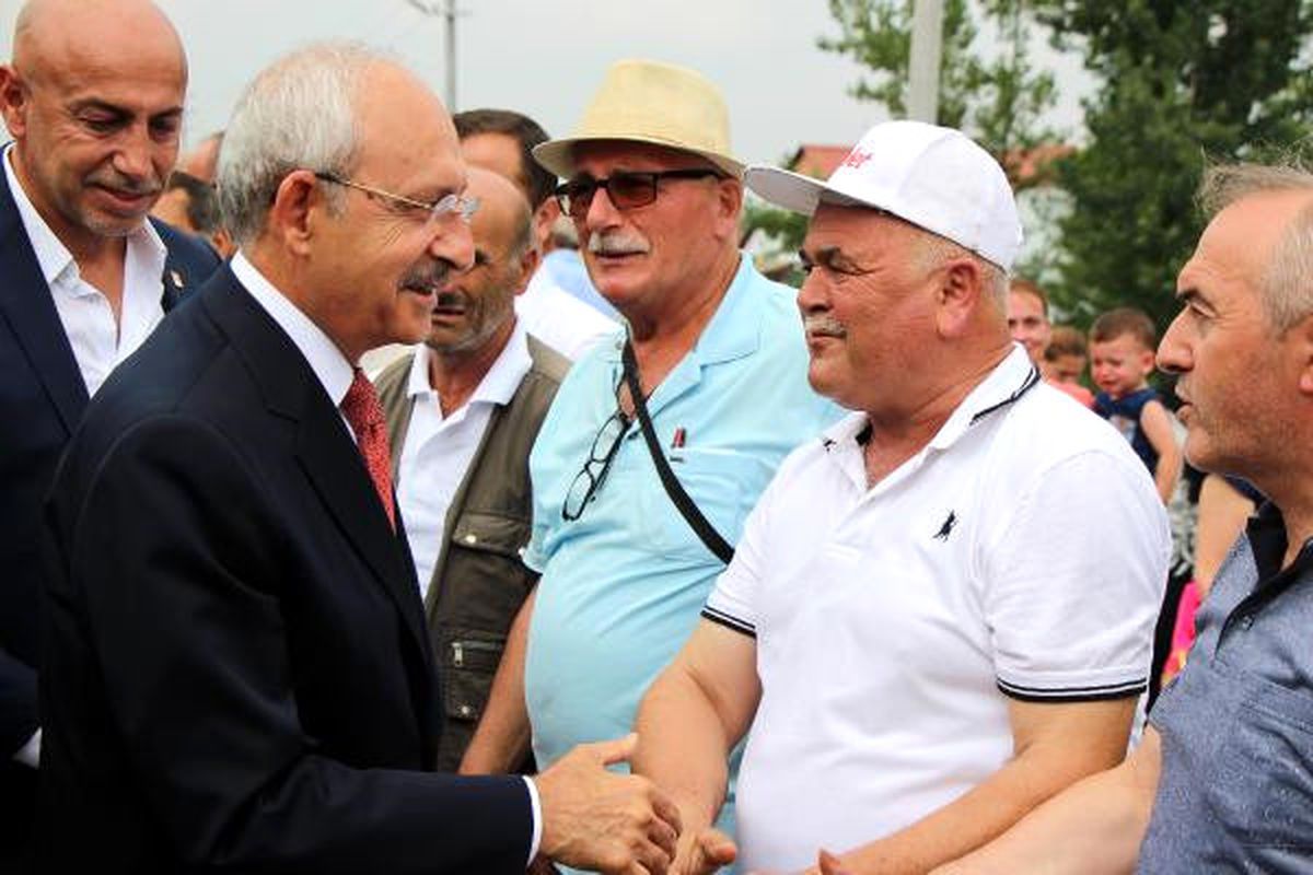 Kılıçdaroğlu, Düzce\'de İşadamları ve Esnafla Bir Araya Geldi (2)