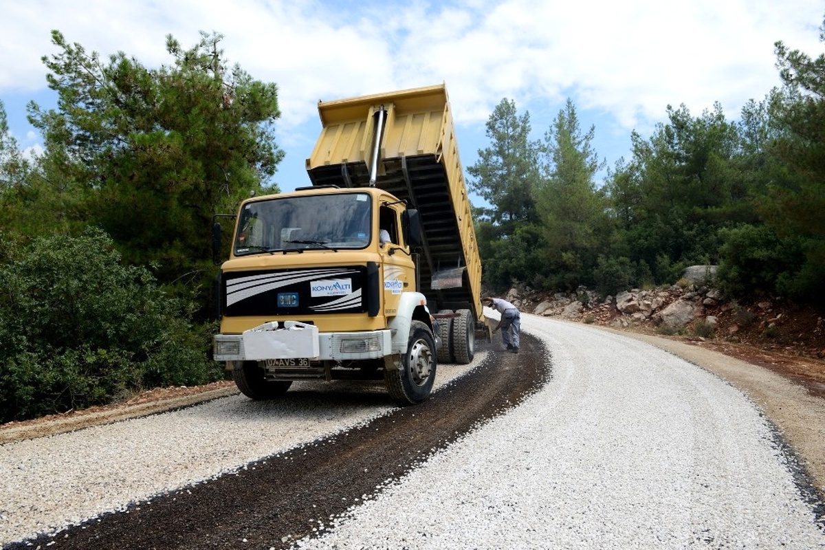 Konyaaltı Belediyesi\'nden Yayla Yoluna Asfalt