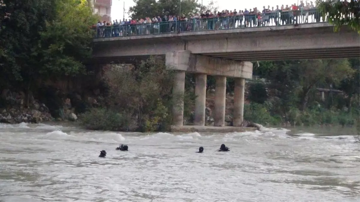 Köprüden Irmağa Atlayan Genç Kayboldu