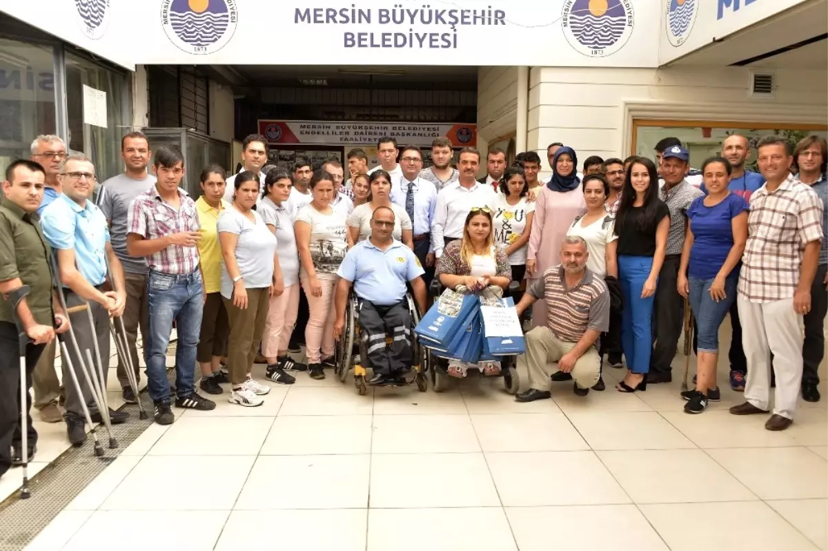 Mersin Büyükşehir Belediyesi\'nden Engelli Sporculara Malzeme Yardımı