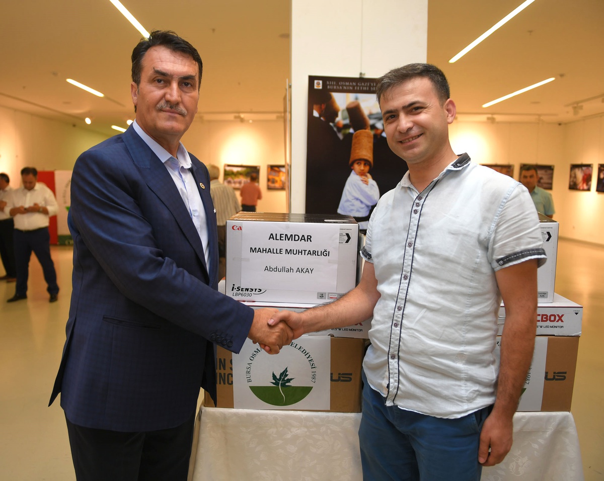 Osmangazi\'den Muhtarlara Teknoloji Desteği Sürüyor
