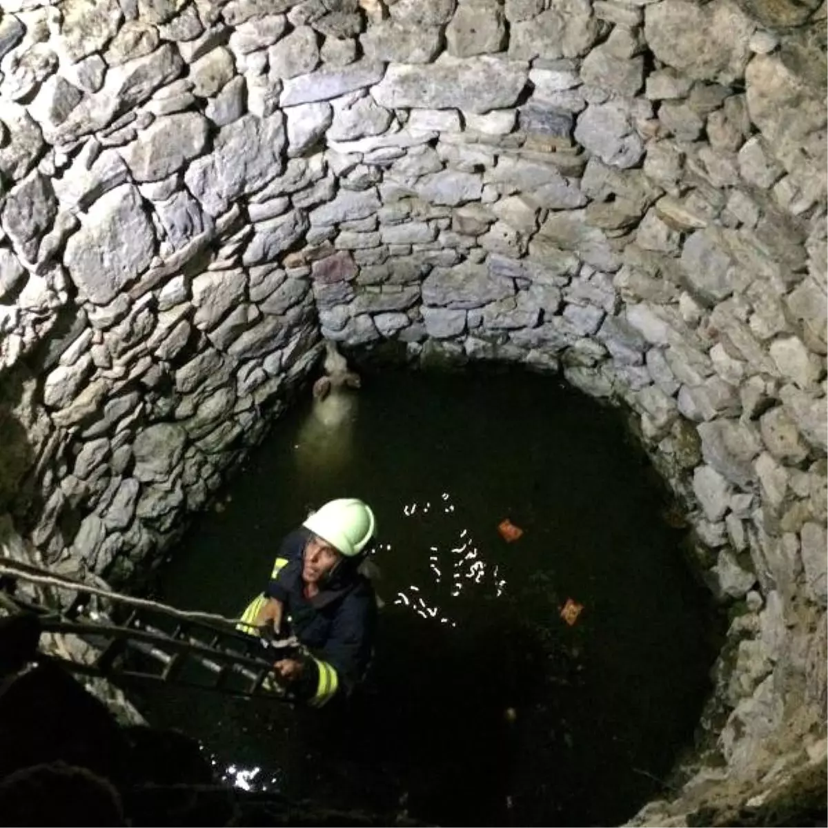 Su Kuyusuna Düşen Baba ile Oğlunu Afad Kurtardı