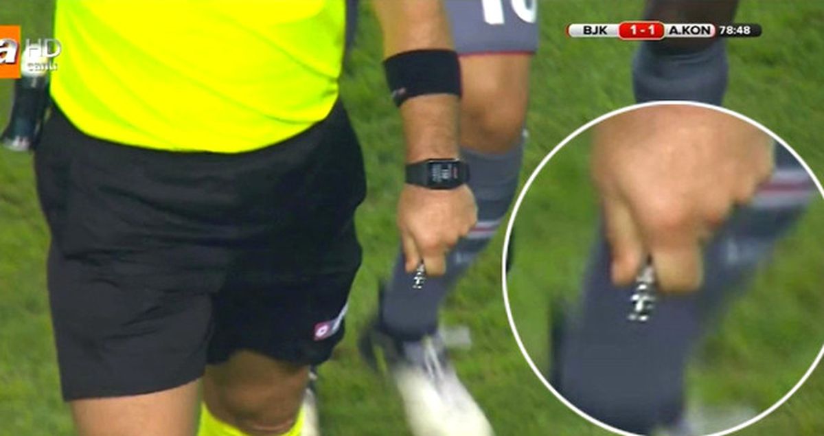 Süper Kupa'da Sahaya Bıçak Atan Taraftar Serbest Bırakıldı