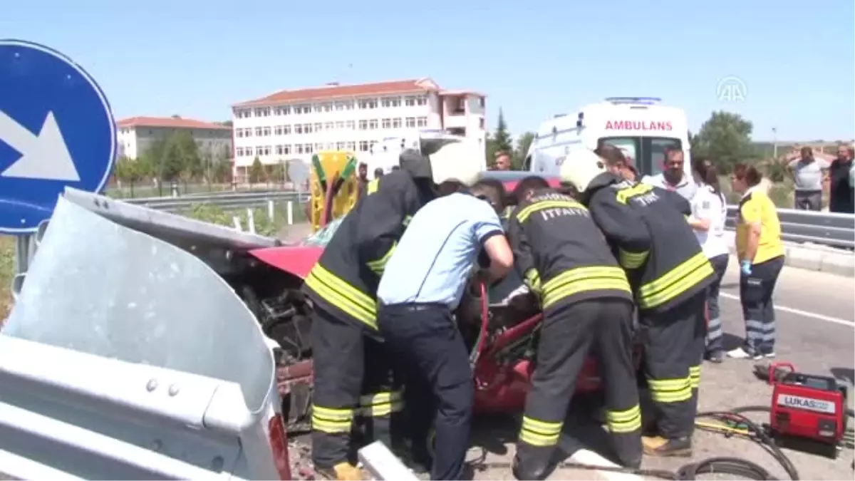 Trafik Kazasında Anne ile Oğlu Yaralandı