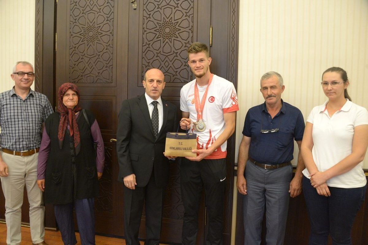Vali Çiftçi, Olimpiyat Şampiyonu Süzen\'e Başarılarının Devamını Diledi