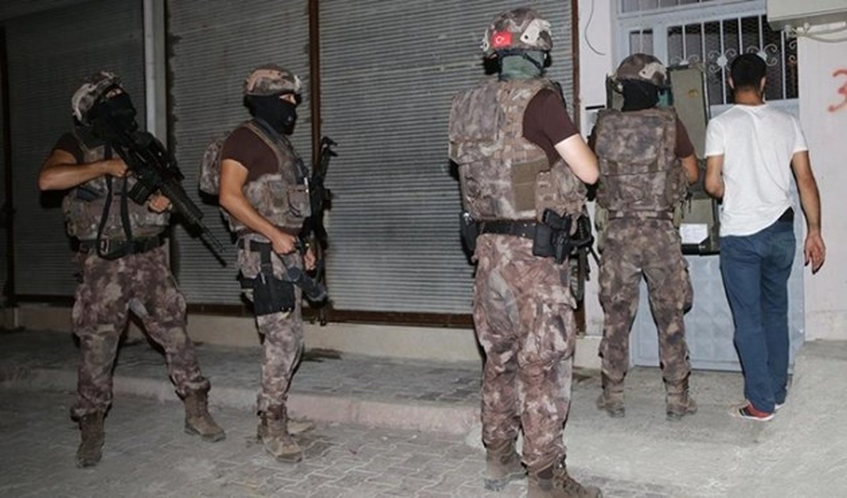 Adana\'da Şafak Vakti Operasyon: 20 Gözaltı