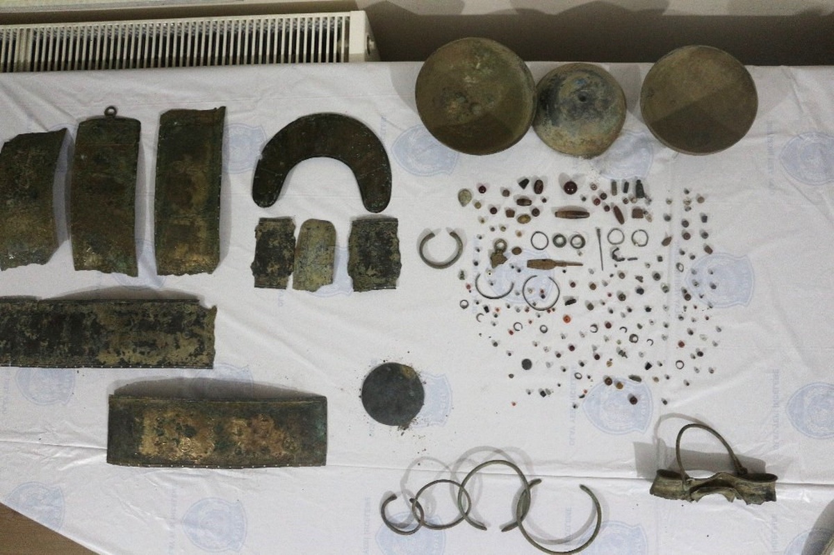Ağrı\'da Urartular Dönemine Ait 205 Adet Tarihi Eser Ele Geçirildi