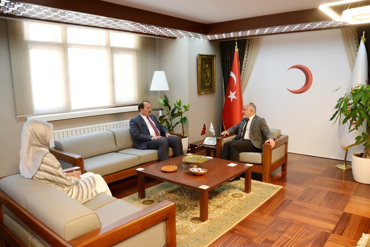 AK Parti\'li Karacan, Türk Kızılayı\'nı Ziyaret Etti