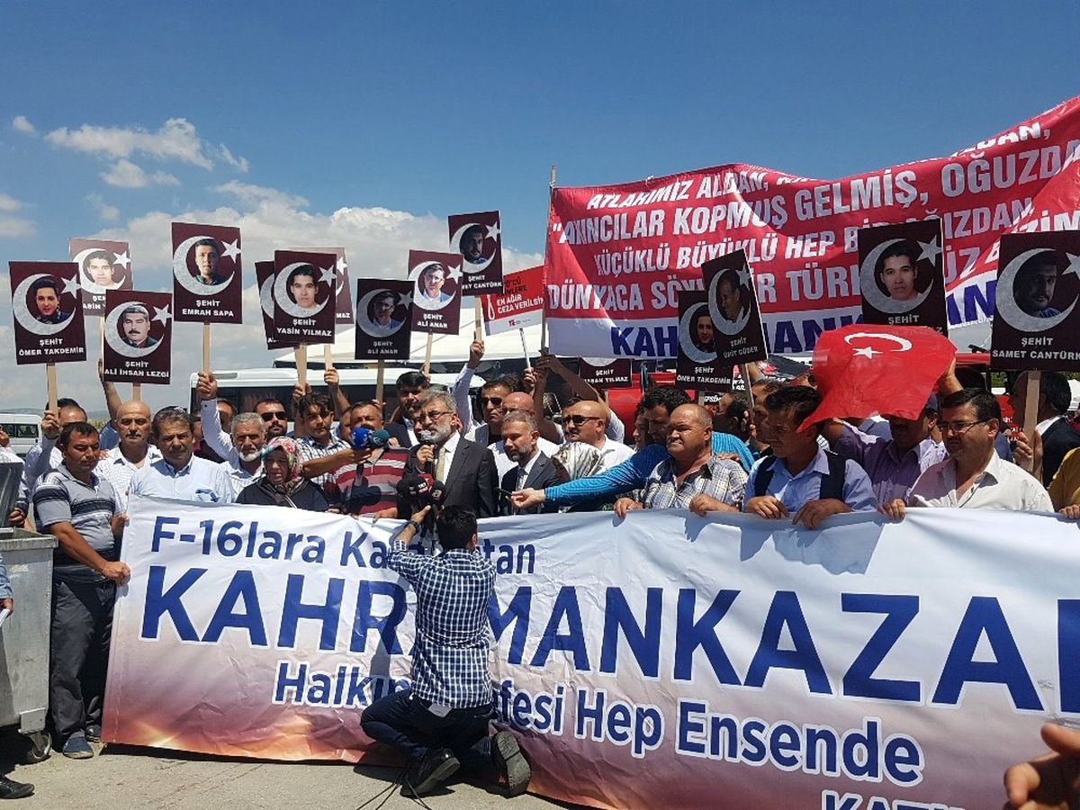 Başdenetçi Malkoç ve Eski Bakan Taner Yıldız Akıncı Üssü Davasını Takip Etti