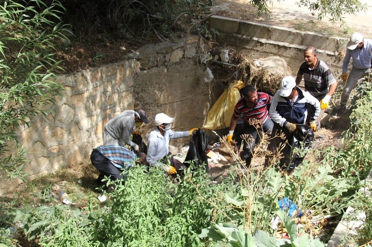 Başkale\'de Tıkanan Yağmur Suyu Kanalları Temizlendi