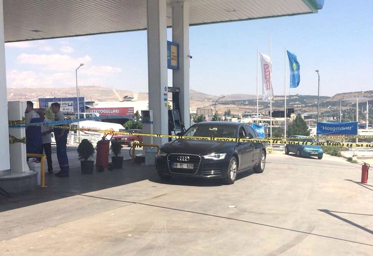 Bidonla Benzin Satmayan İstasyonun Müdürünü Vurdular