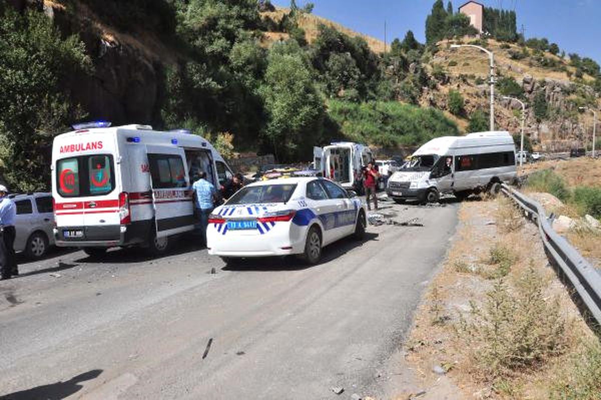 Bitlis\'te Trafik Kazası; 6 Yaralı