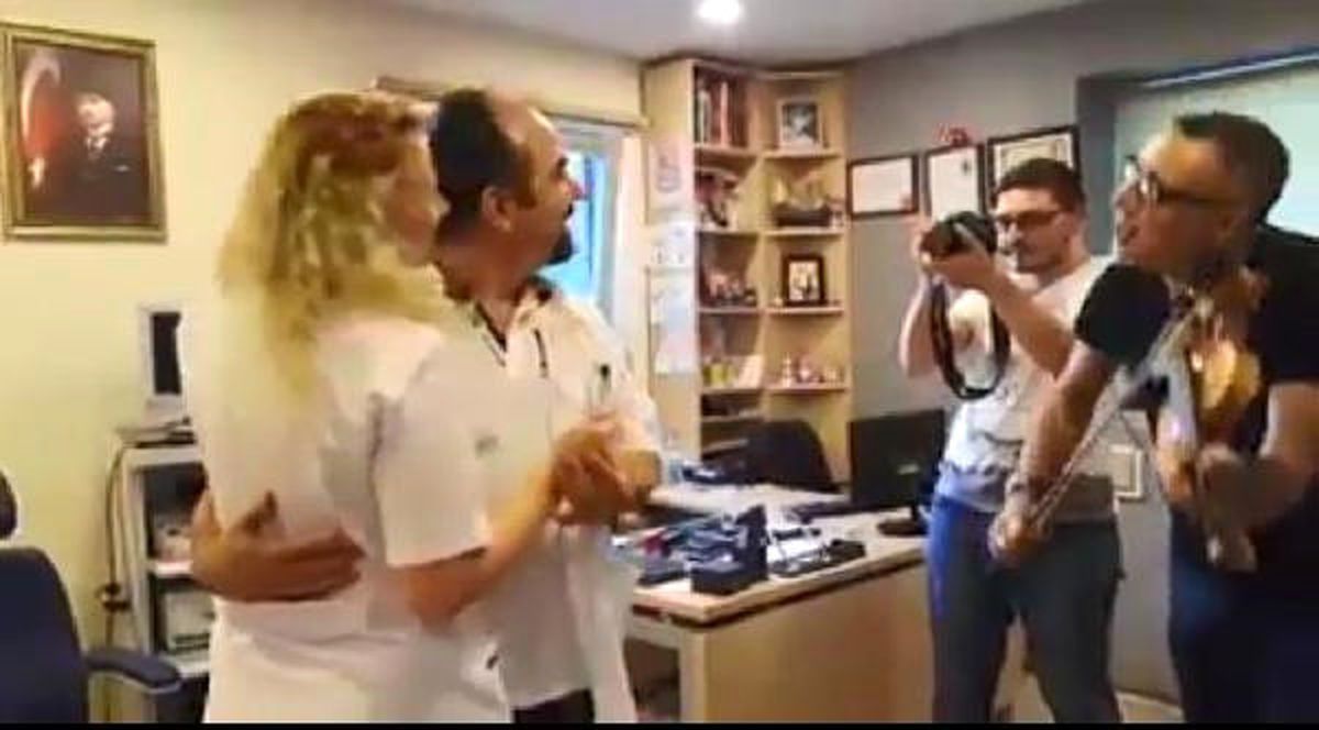 Doktordan Hastanede Kemanlı Evlilik Teklifi