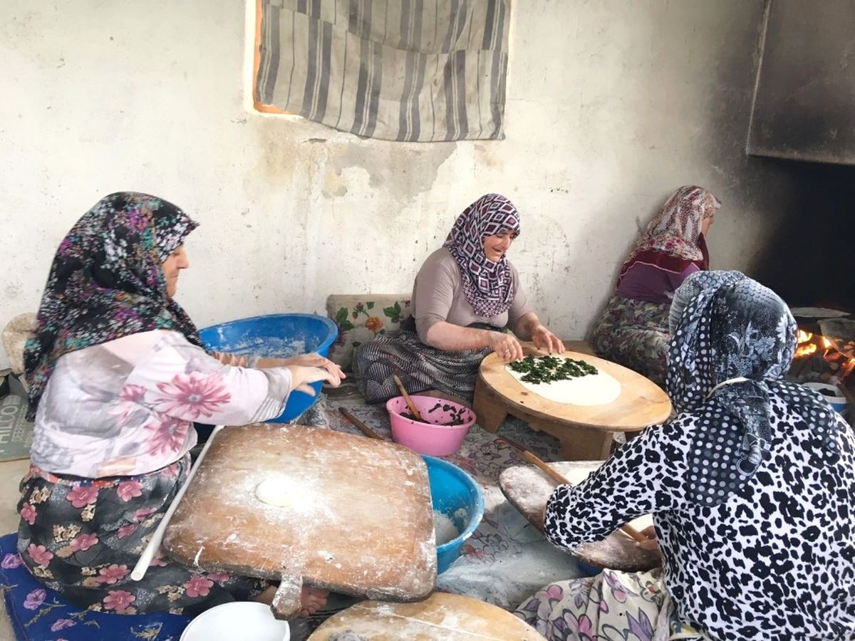 Hisarcıklı Kadınlar Hamur İşlerini İmece Usulü Yapıyor