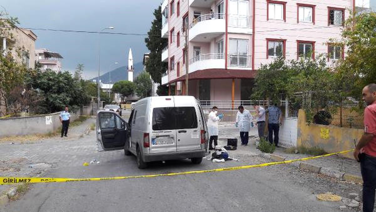 İskenderun\'da Para Nakil Aracına Silahlı Saldırı: 2 Yaralı