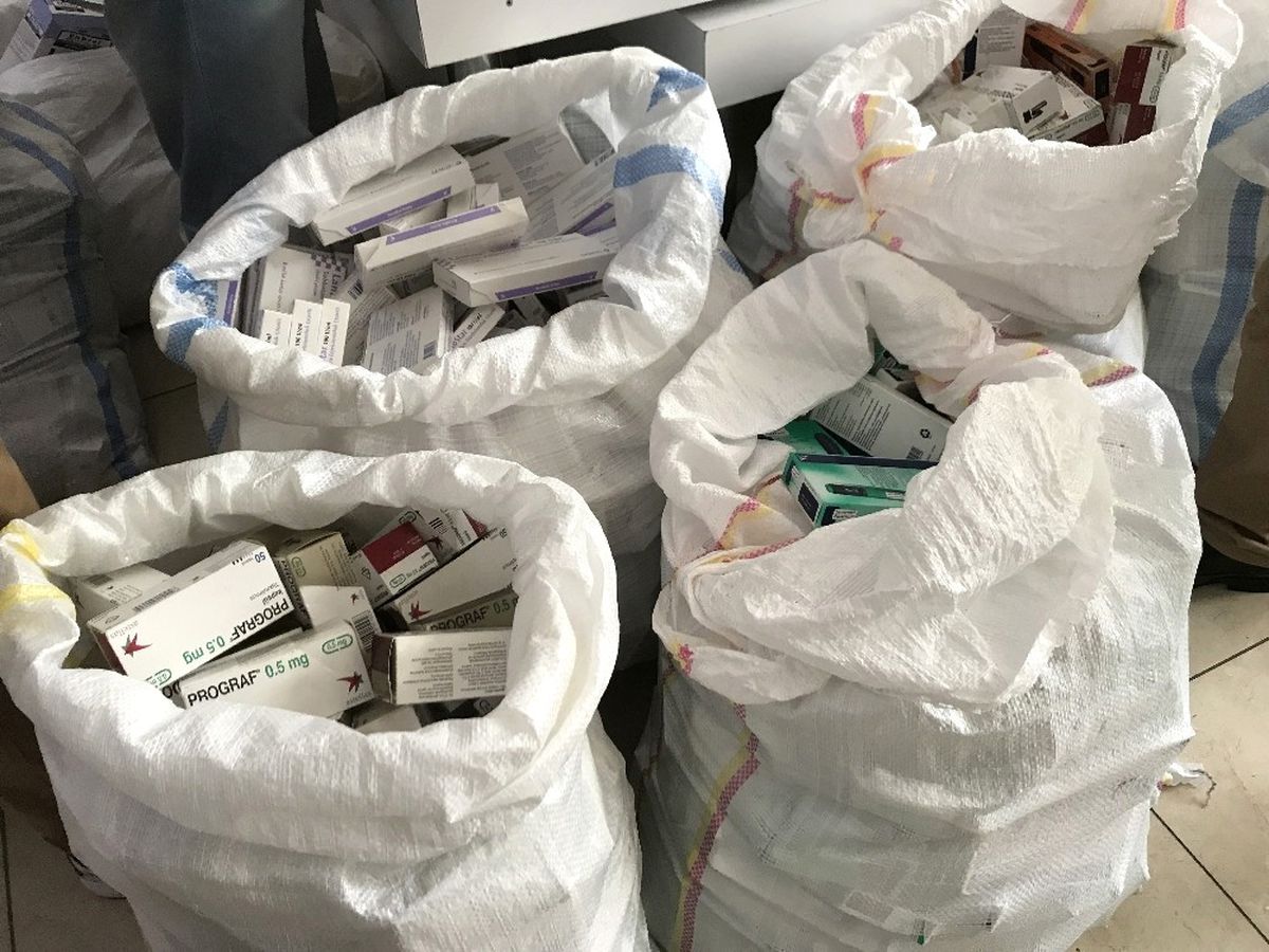 İstanbul\'da Bir Yangından 3 Milyon 250 Bin Liralık Sahte İlaç Ortaya Çıktı