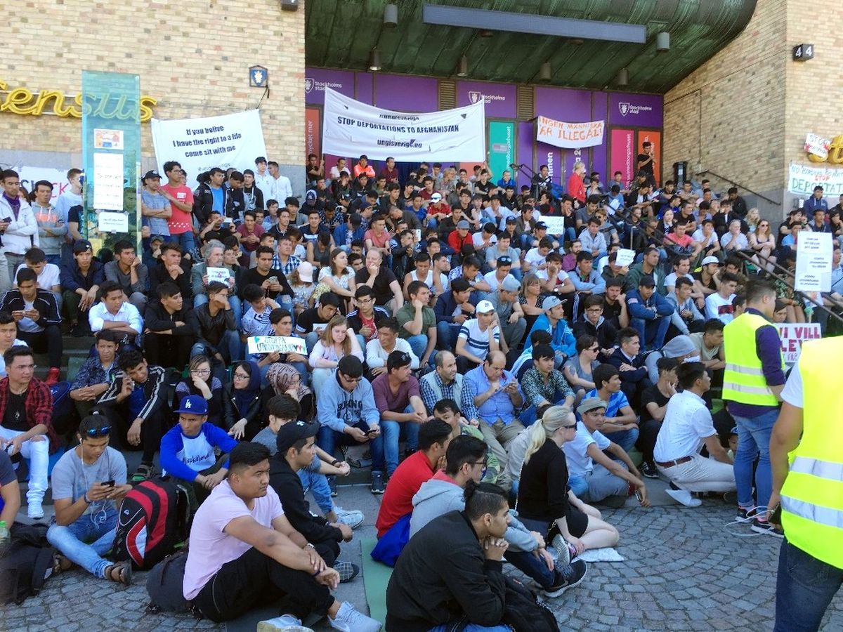 İsveç\'te Mülteciler İçin Protesto Gösterisi