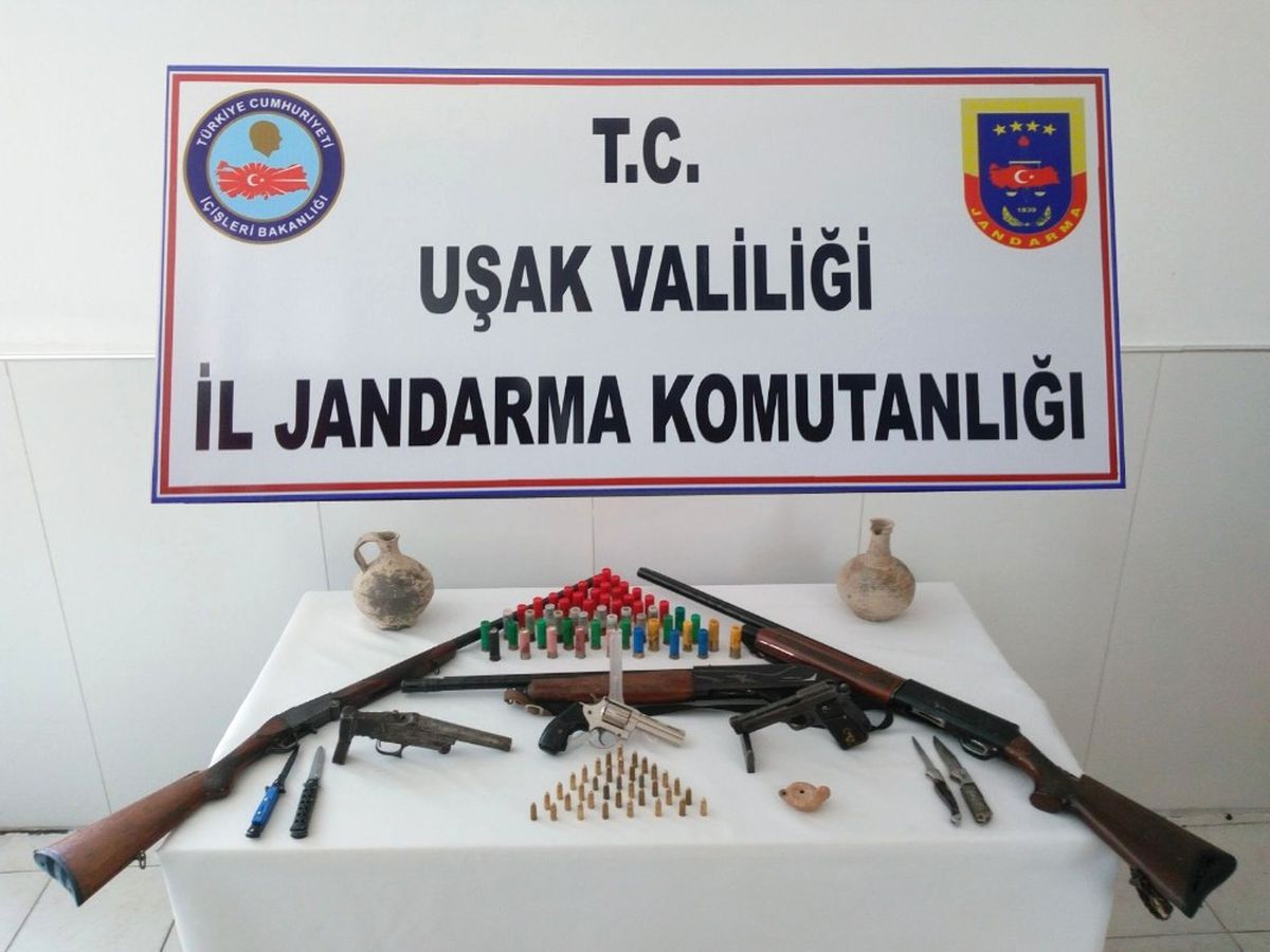 Jandarmadan Cephanelik Gibi Eve Baskın