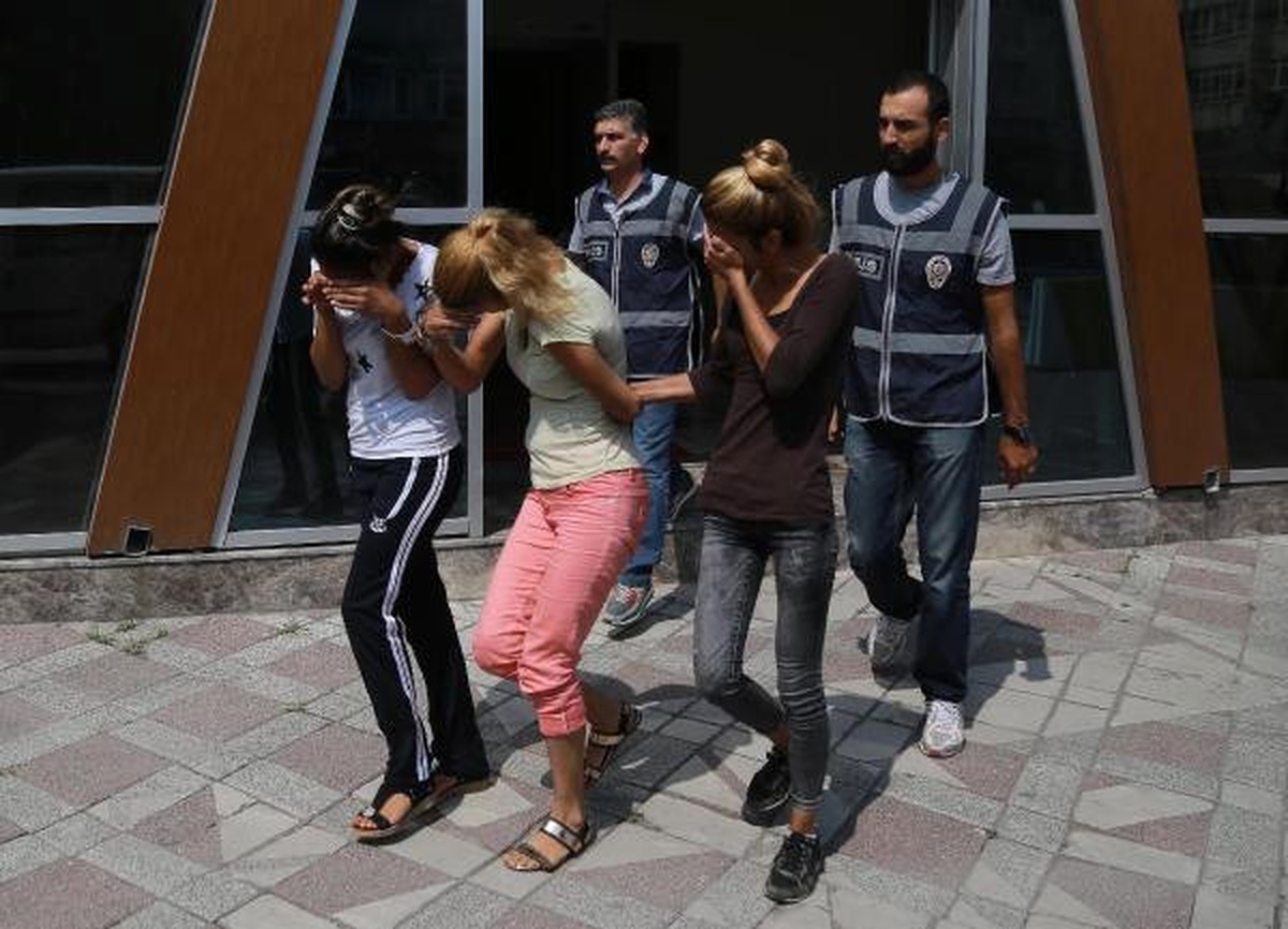 Kapıları Kartla Açan Hırsızlar Yakalandı