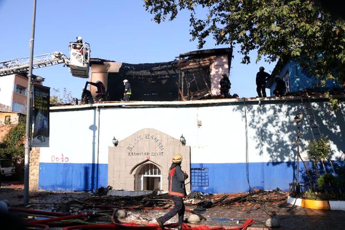 Kasımpaşa\'da Tarihi Büyük Hamam Yandı