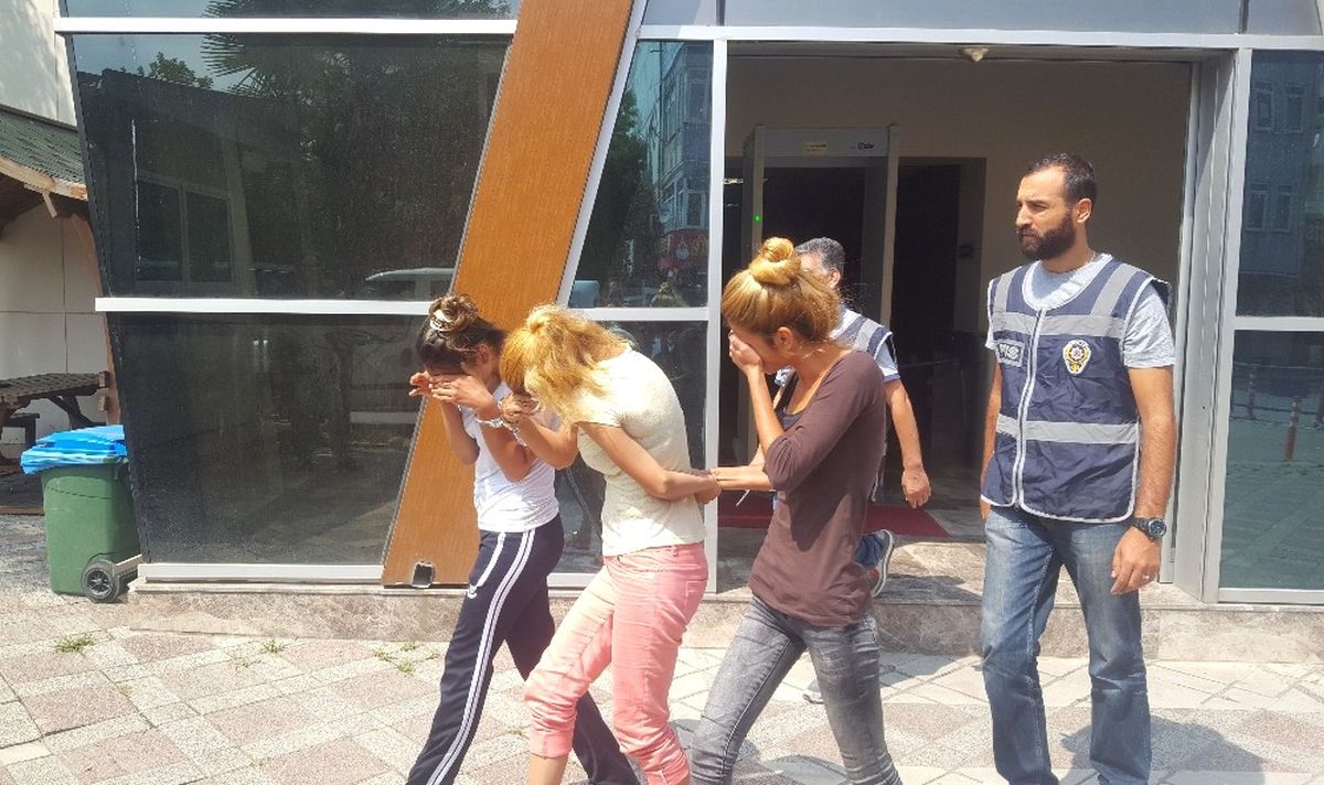 Kredi Kartı Yardımı ile Ev Soyan Hırsızlar Yakayı Ele Verdi