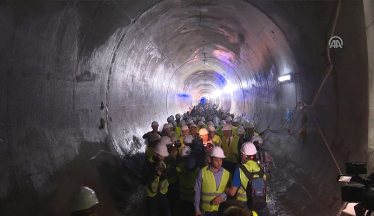Mecidiyeköy-Mahmutbey Metro Hattında Işık Göründü