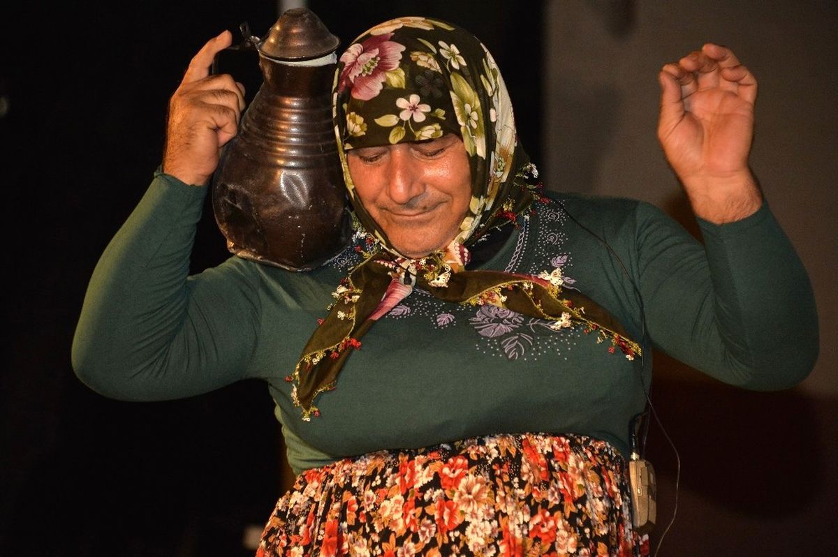 Mersin\'de Tiyatroya Gitmeyen Kalmayacak