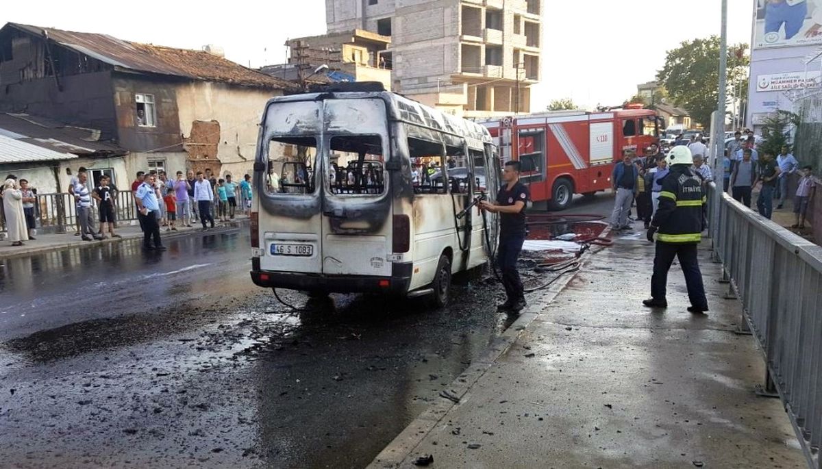 Minibüs Önce Yandı Sonra Patladı