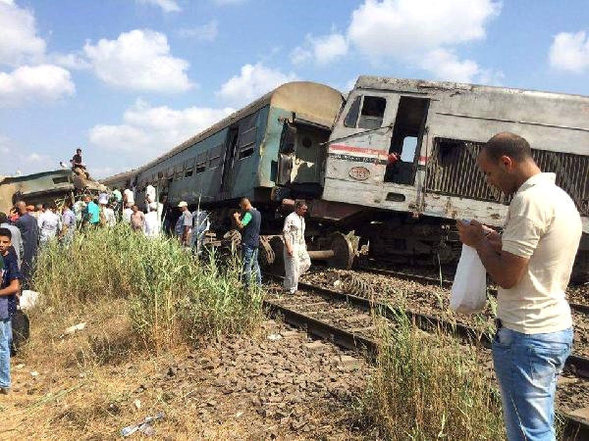 Mısır\'da İki Tren Çarpıştı: 20\'den Fazla Ölü
