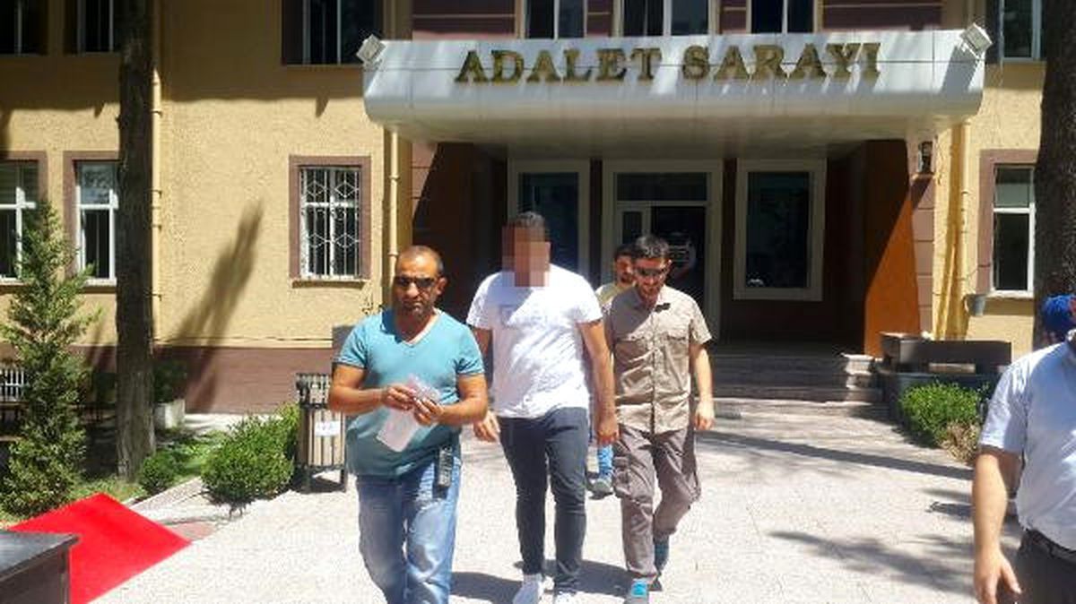 Niğde\'de \'Hero\' Tişörtüyle Dolaşah Genç Gözaltına Alındı