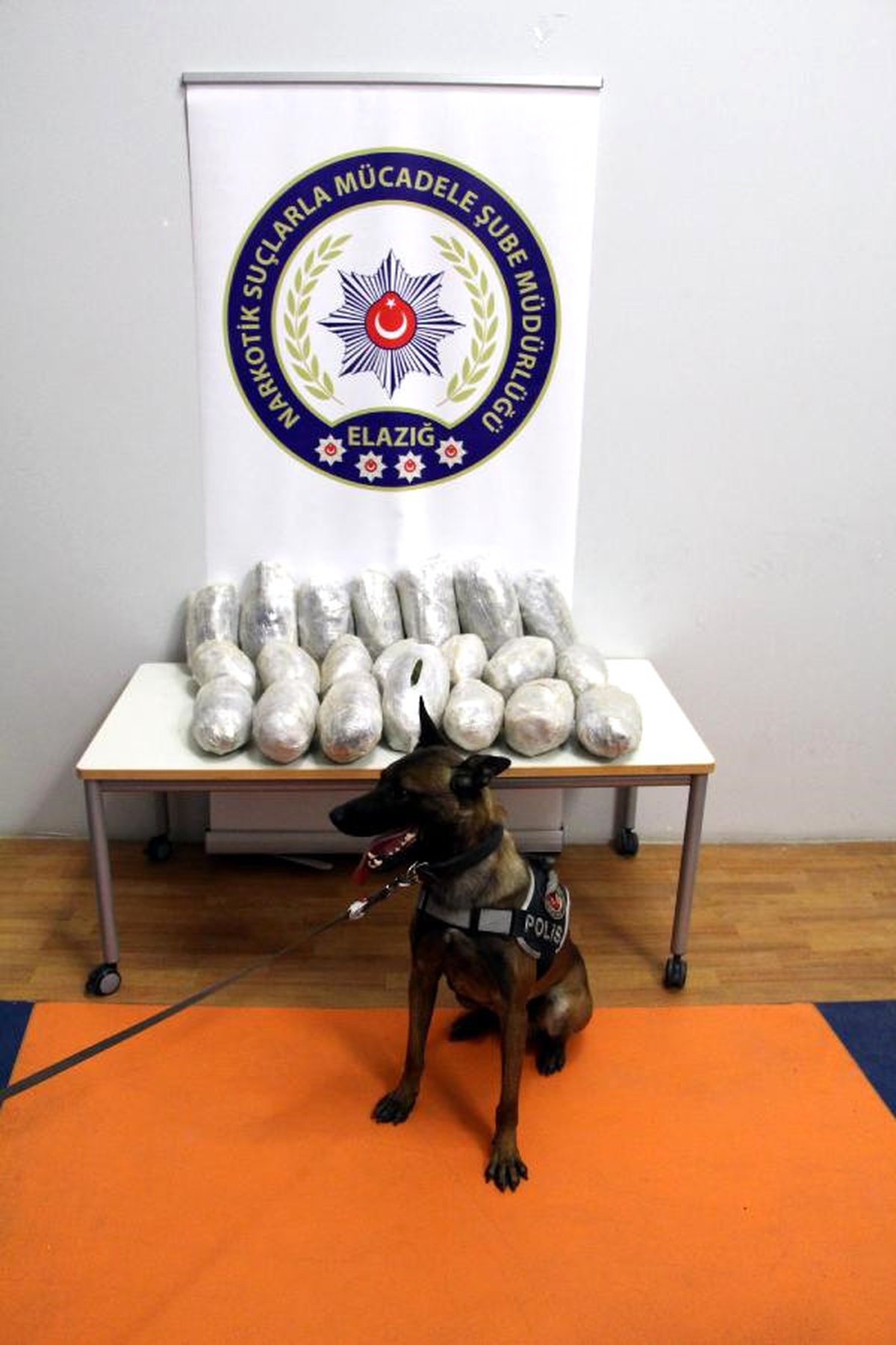 Otomobilin Tamponundan 17 Kilo 830 Gram Kubar Esrar Çıktı