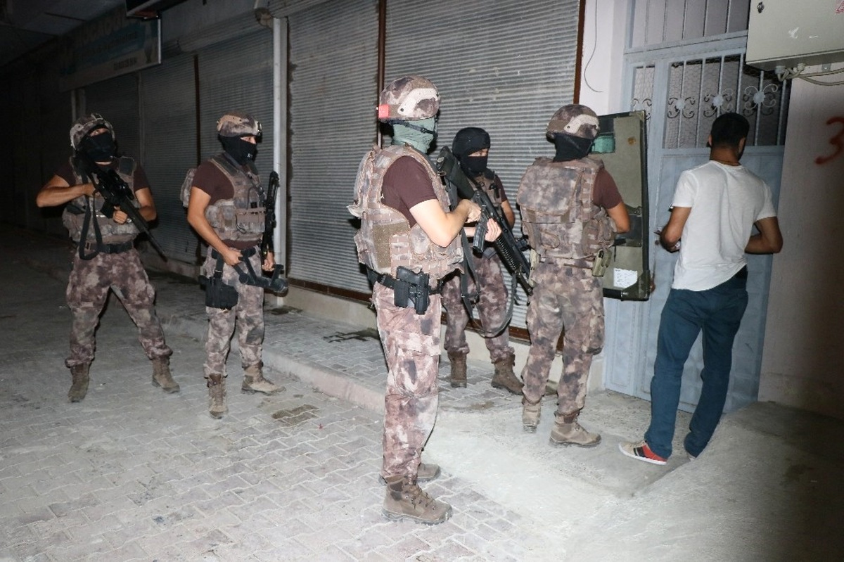 PKK\'ya Şafak Vakti Operasyon: 20 Gözaltı