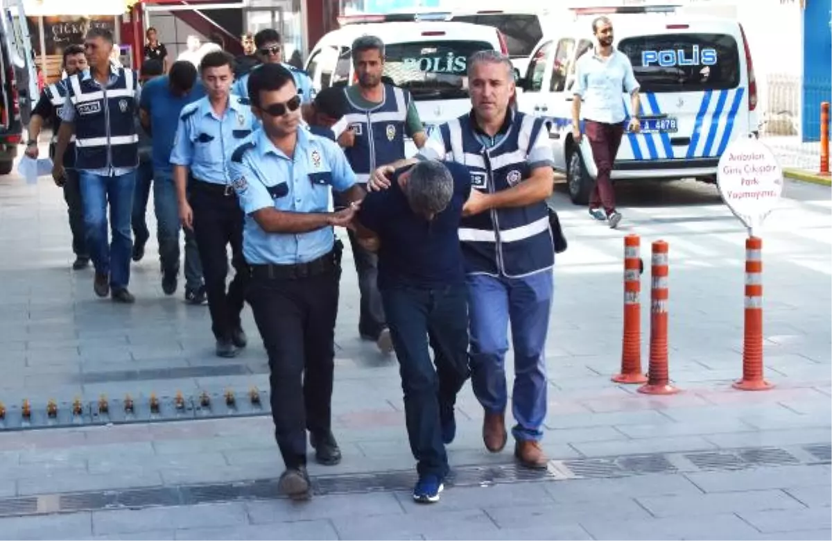 Polis, Otomobilden Para Çalan 5 Şüpheliyi,150 Kilometre Kovalayıp Dağlık Arazide Yakaladı