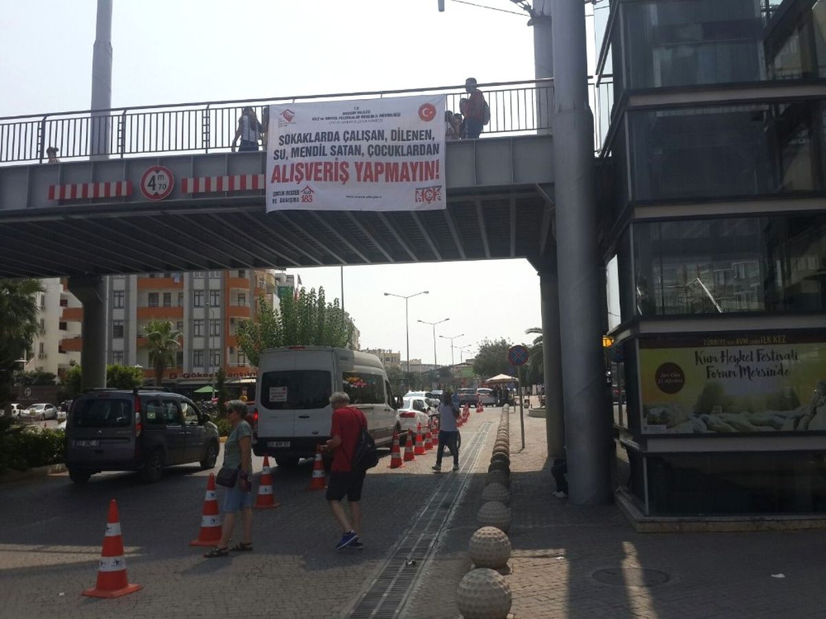 Sokakta Çalışan Çocuklara Para Vermeyin