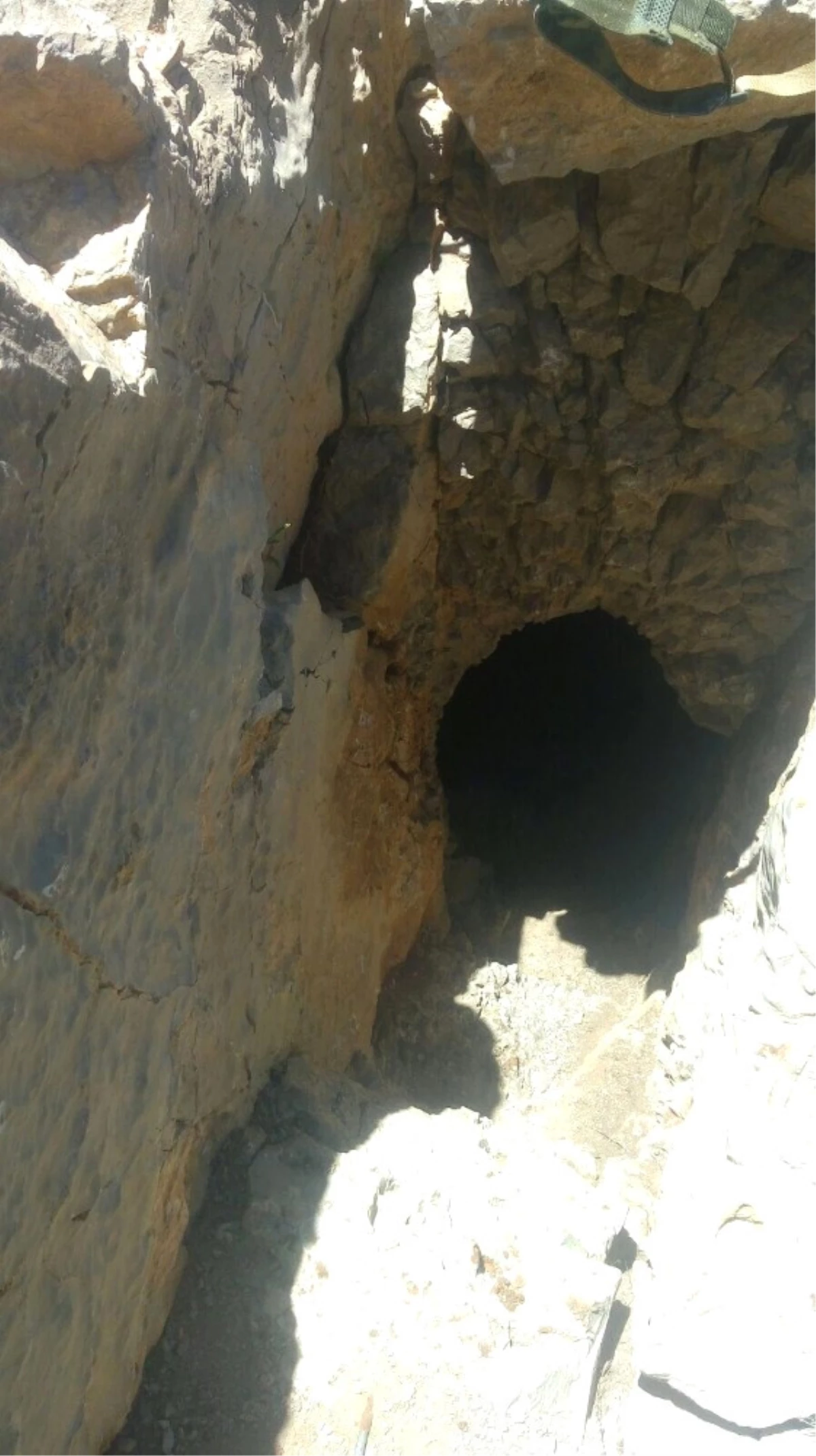 Teröristler Taş Kırıcı Makinelerle Kazdıkları Mağarada Öldürüldü