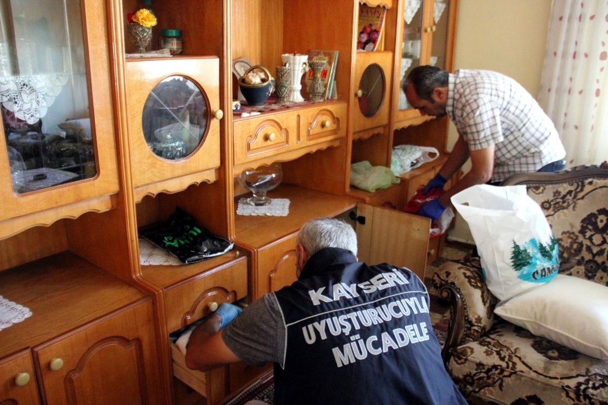 Uyuşturucu Tacirlerine Şafak Operasyonu: 6 Gözaltı