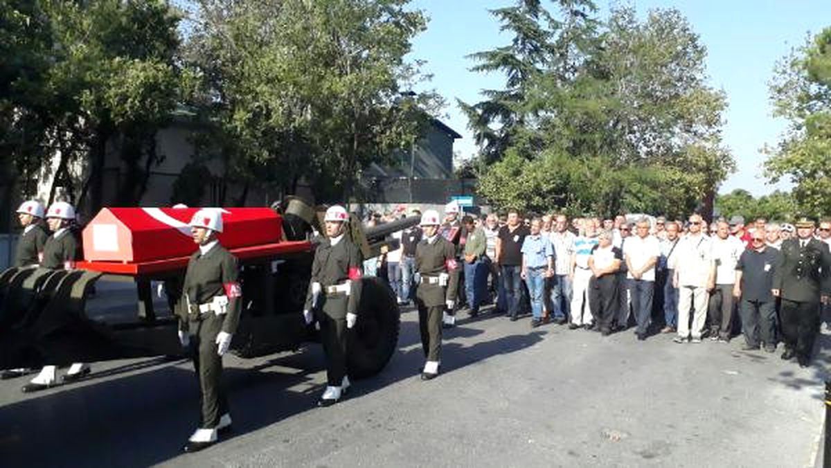 Yeşilçam \'In Emektar Oyuncusu Seyfettin Karadayı Son Yolculuğuna Uğurlandı