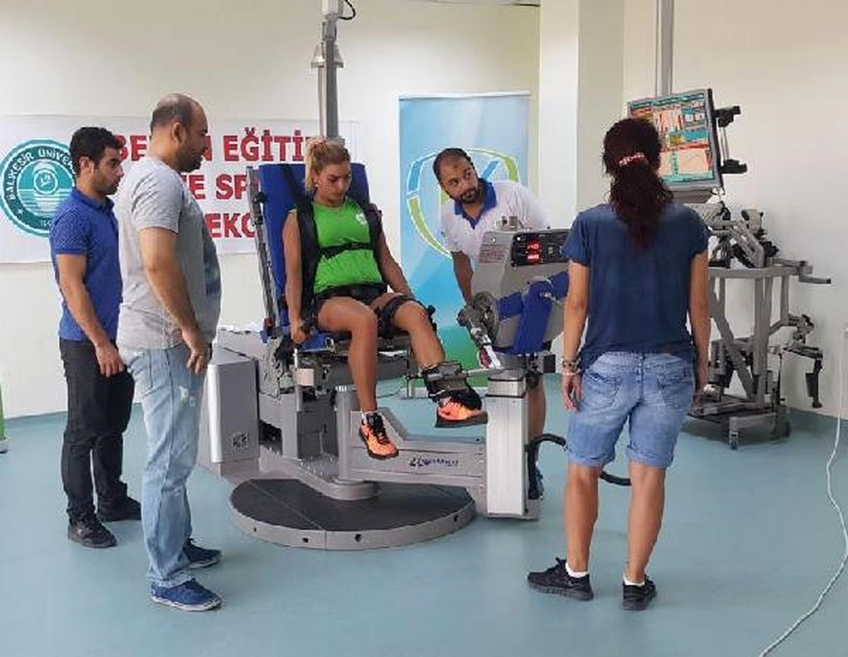 Balıkesir\'in Kadın Voleybolcularına Kas Kuvvet Ölçümü