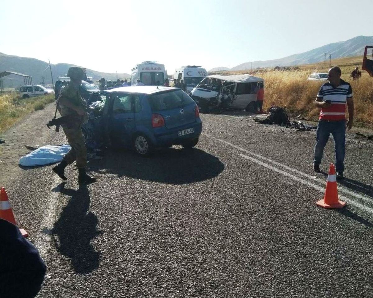 Batman\'da Trafik Kazası: 1 Ölü, 10 Yaralı
