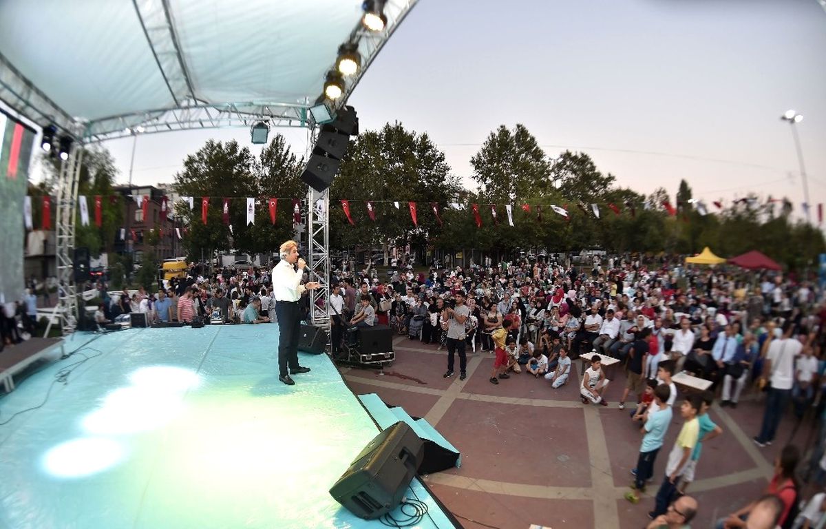 Beyoğlu\'nda Yaz Okullarına Katılan 5 Bin Öğrenci Sertifikalarını Aldı