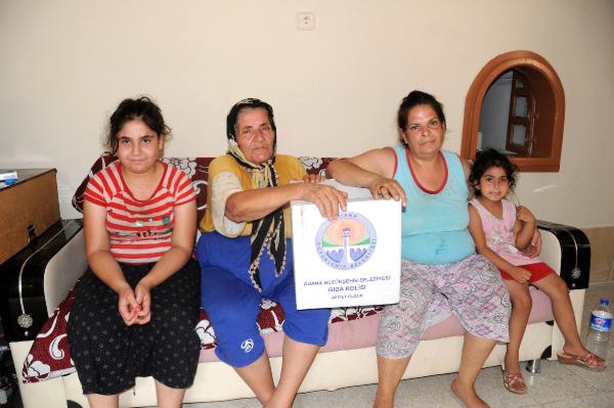 Evden Atılan Anne ve Kızına Vali Sahip Çıktı