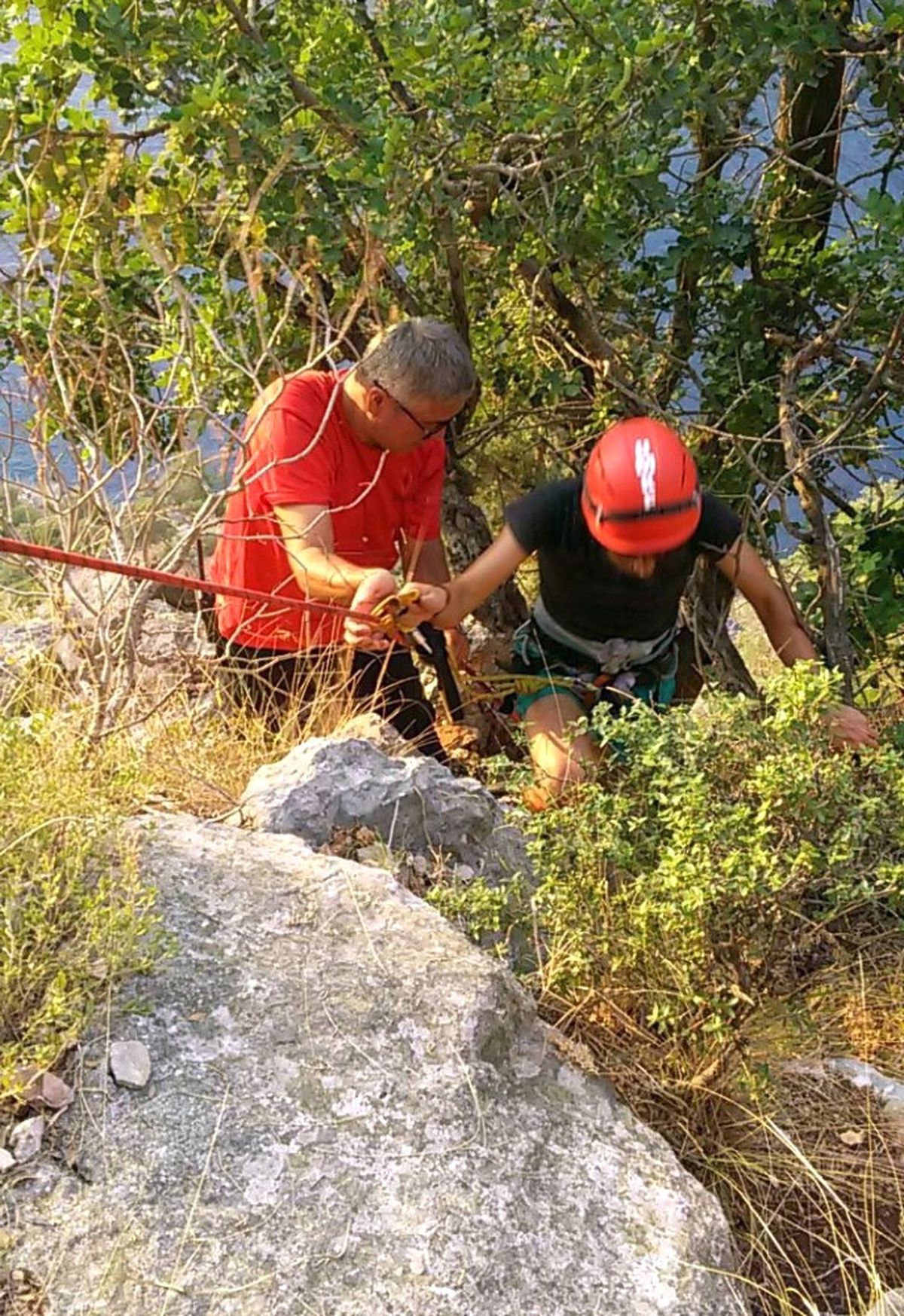 Fethiye\'de Uçurumda Mahsur Kalan Tatilci Kurtarıldı