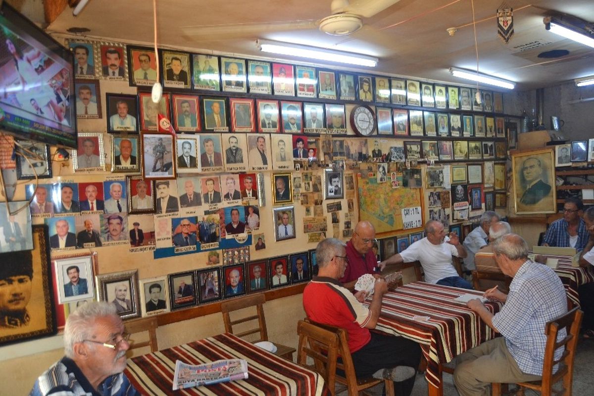 Fotoğrafçı Dükkanı Değil Kahvehane