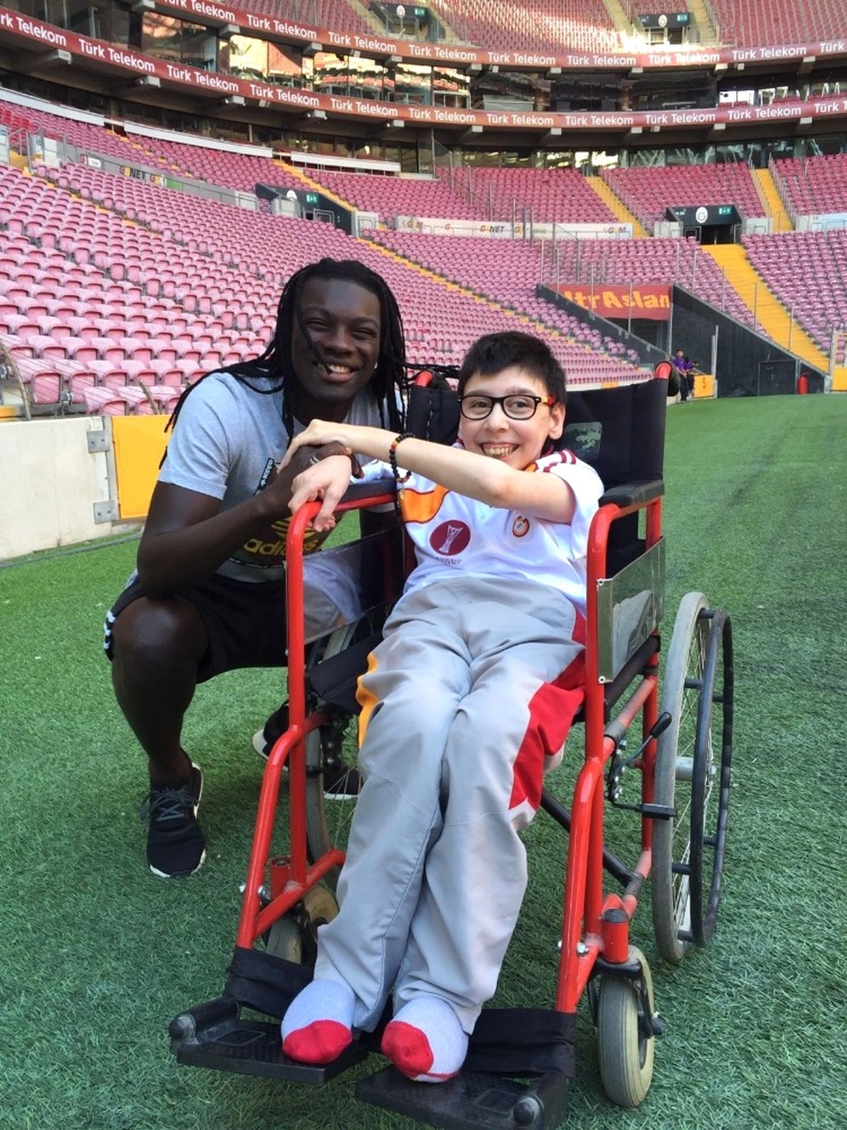 Göktu Bozdemir, Galatasaraylı Futbolcularla Bir Araya Geldi
