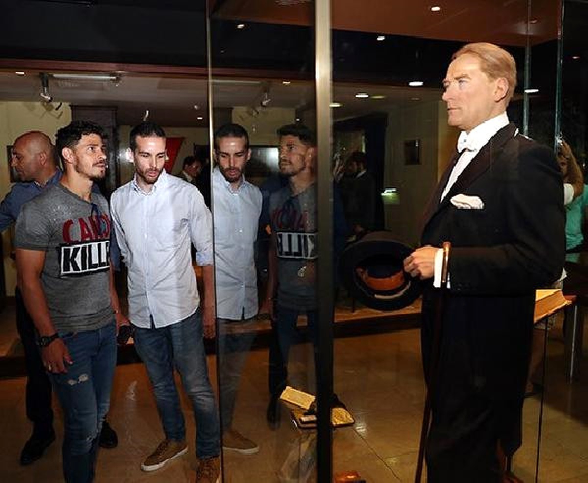 Guiliano; Fb Stadı, Müze ve Fenerium\'u Gezdi