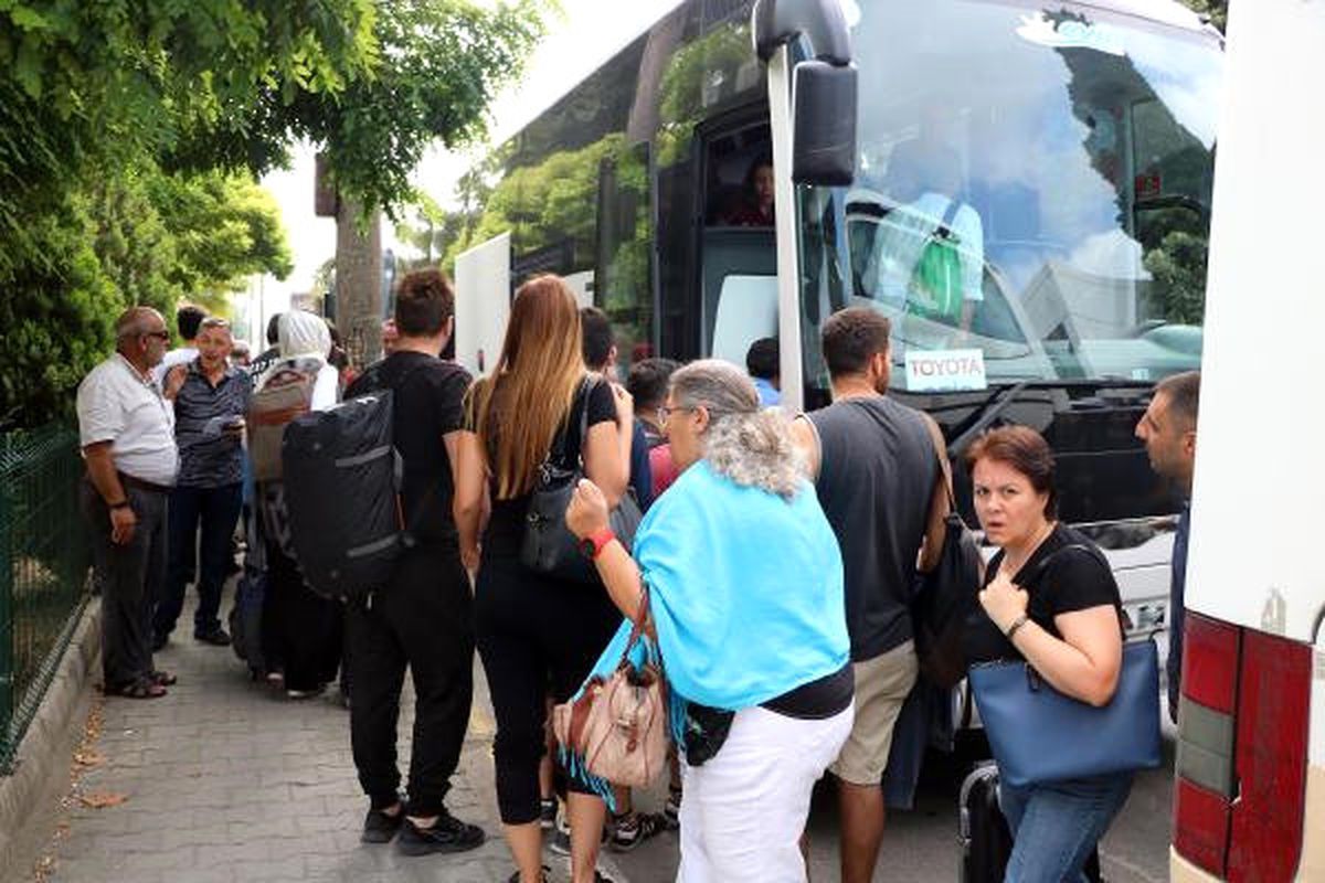 İş Makinesi Devrildi, Tren Seferleri Durdu (2)