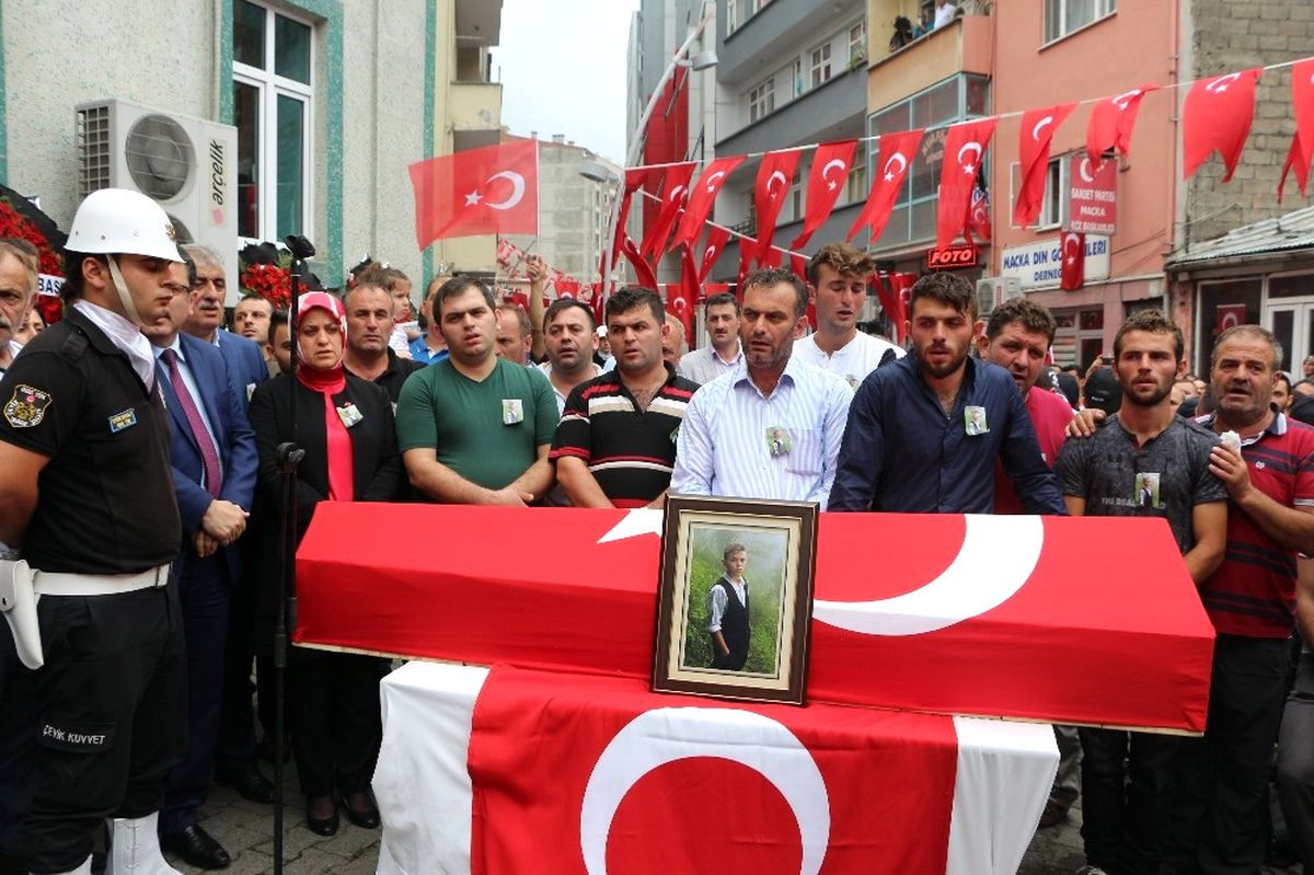 İyi Ki Varsın" Diyerek Sonsuzluğa Uğurladılar